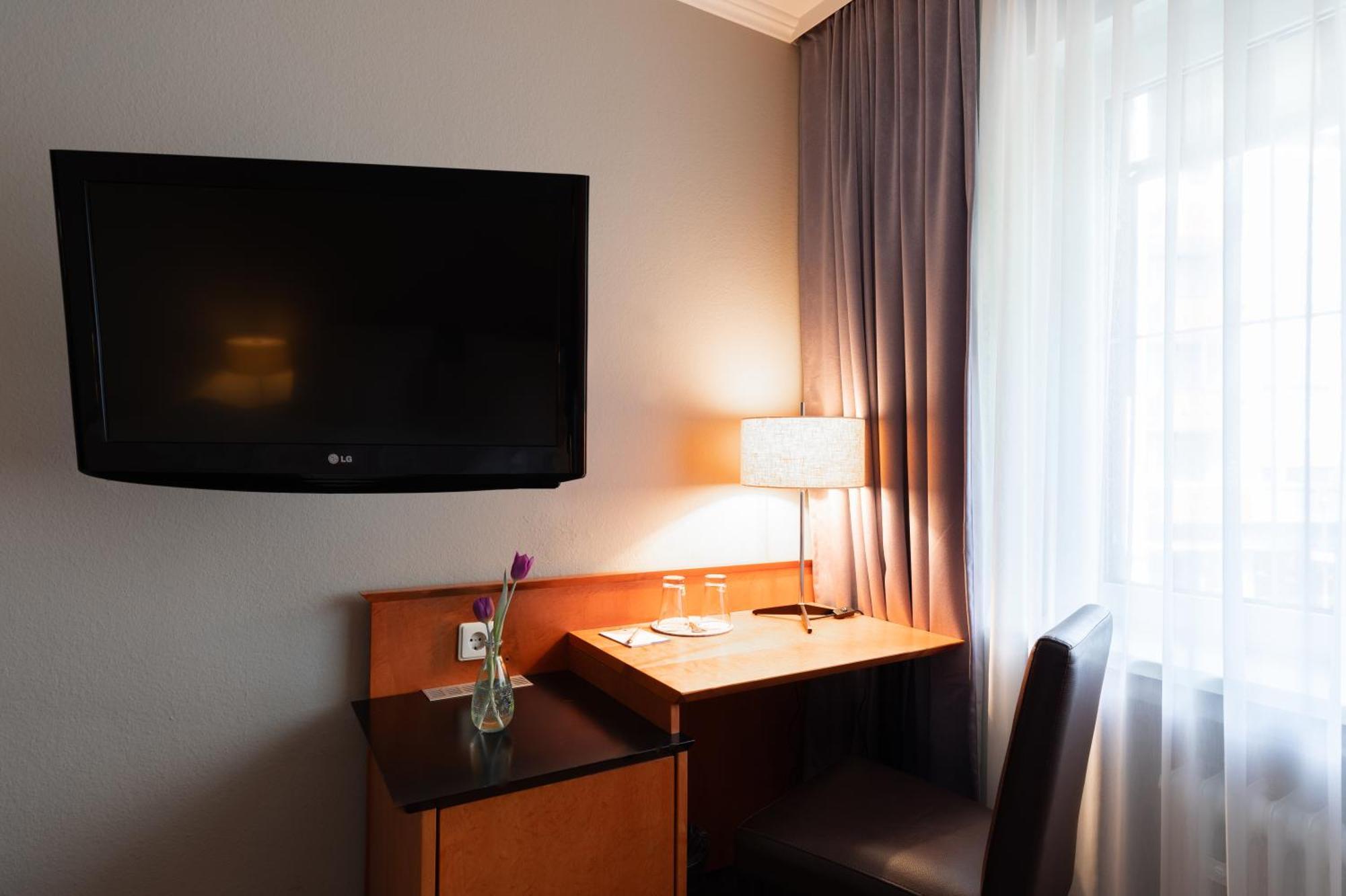 Select Hotel Friedrichshafen Phòng bức ảnh