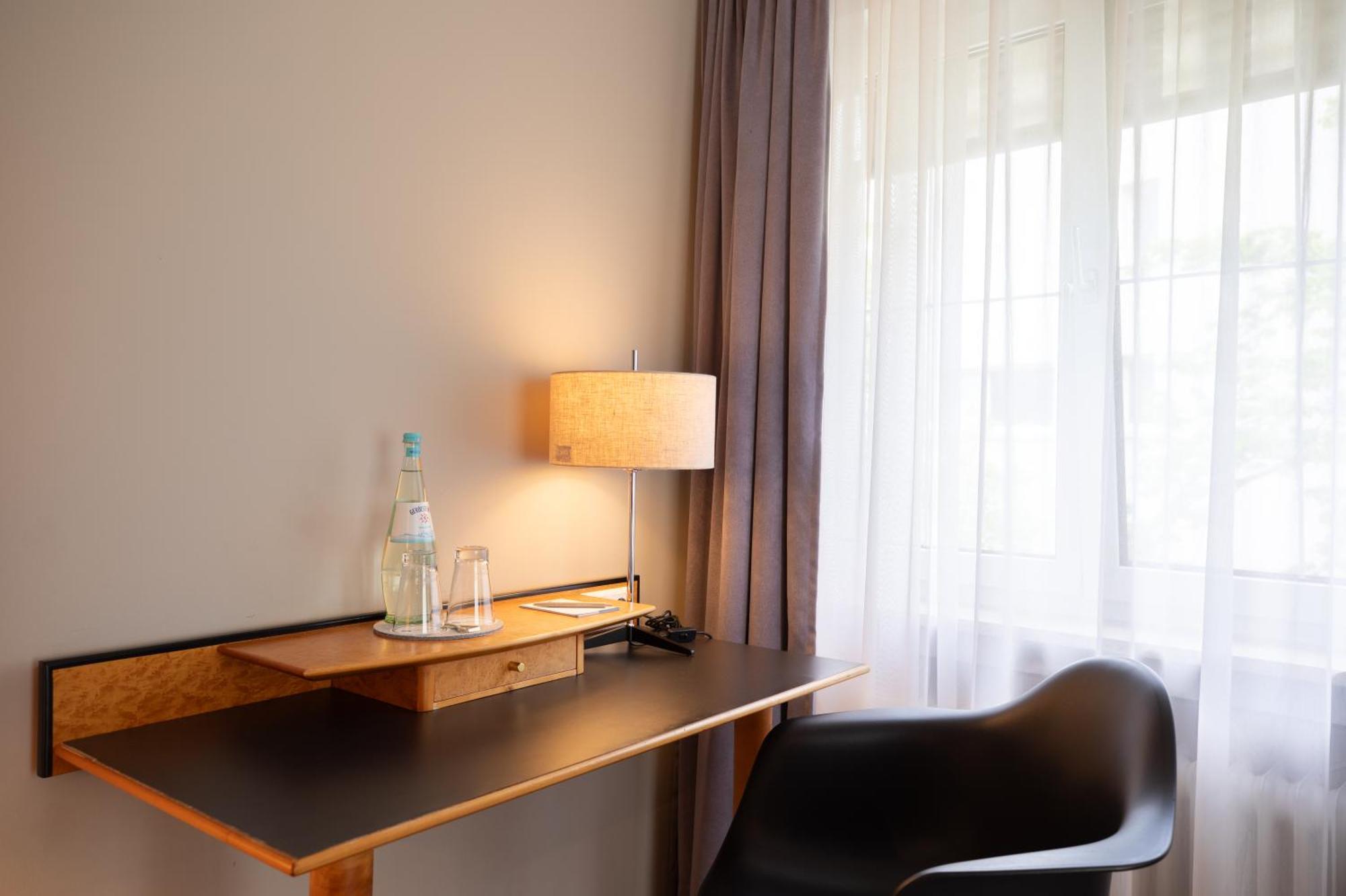 Select Hotel Friedrichshafen Phòng bức ảnh
