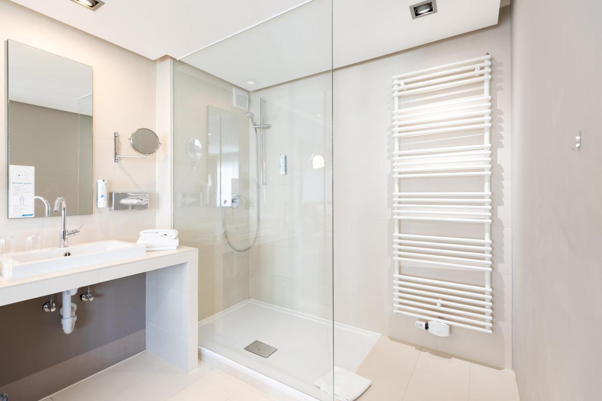 Select Hotel Friedrichshafen Phòng bức ảnh