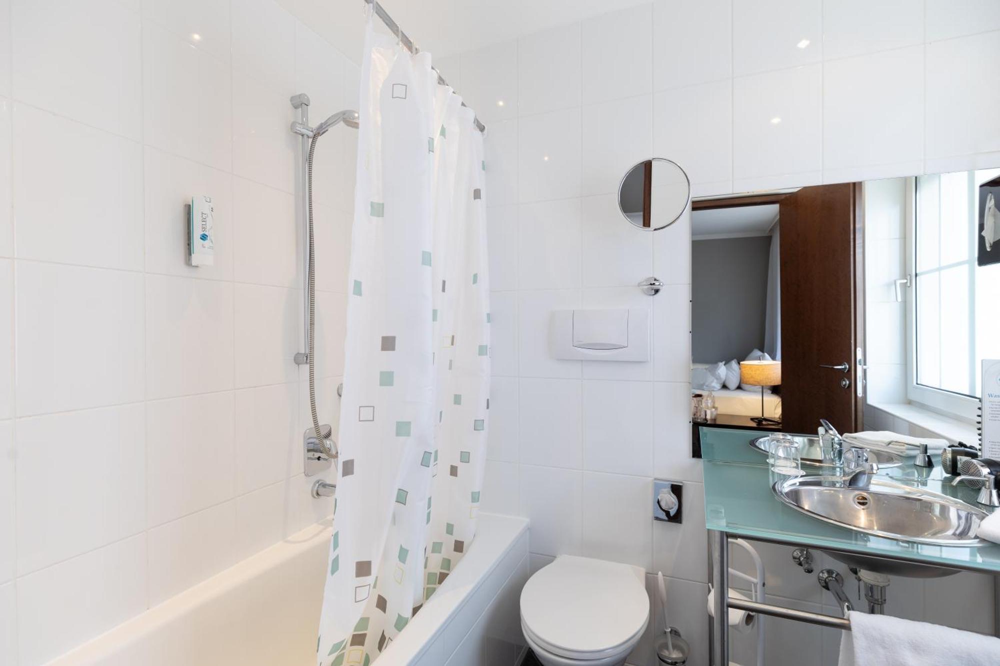 Select Hotel Friedrichshafen Phòng bức ảnh